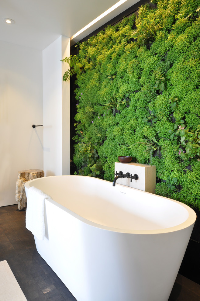 Green wall bathroom